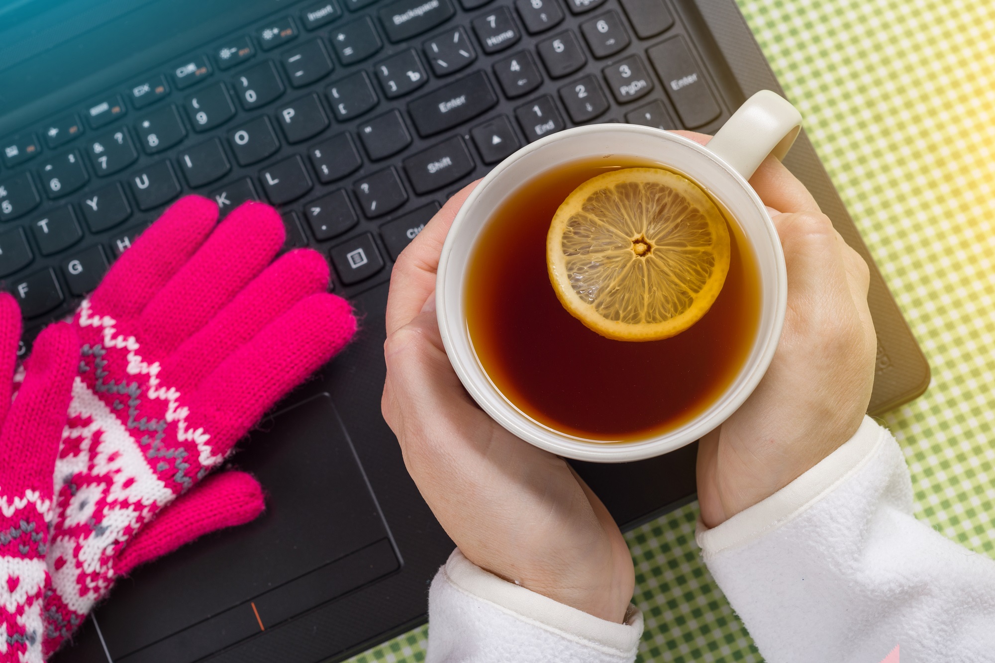 I metodi alternativi per combattere il freddo in ufficio