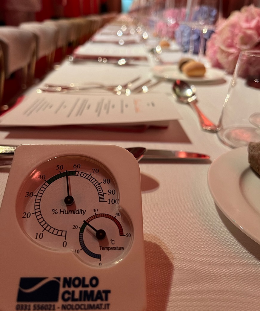 Il noleggio di riscaldatori elettrici contribuisce al successo di una cena di gala