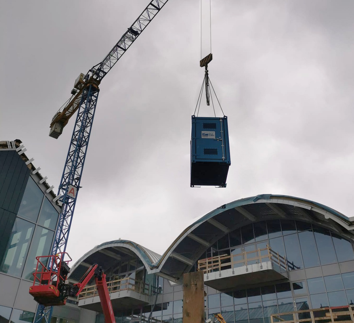 Caldaie a gasolio assistono nelle fasi di asciugatura di un cantiere