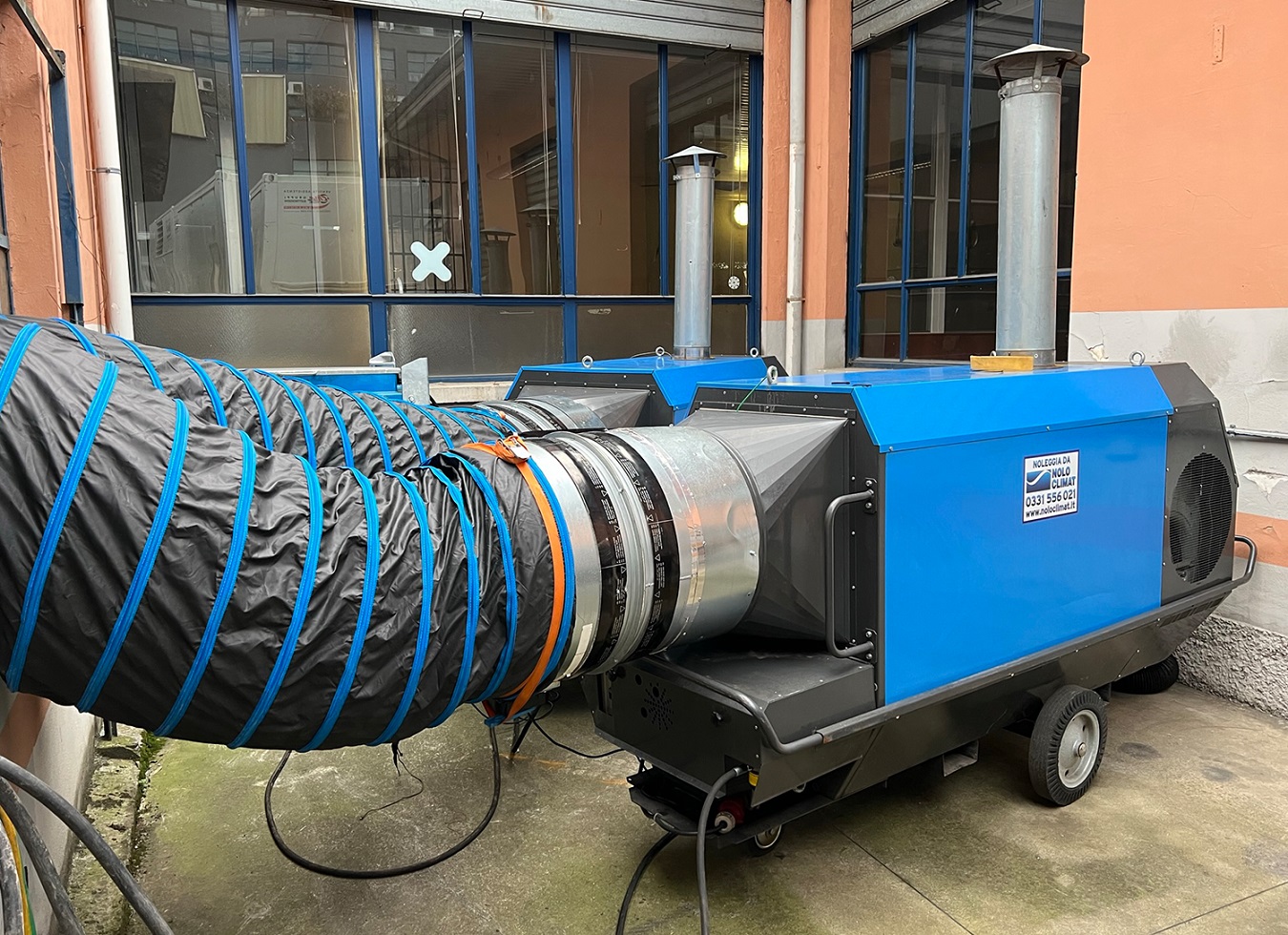 30 riscaldatori Nolo Climat scaldano le passerelle di Milano Moda Uomo