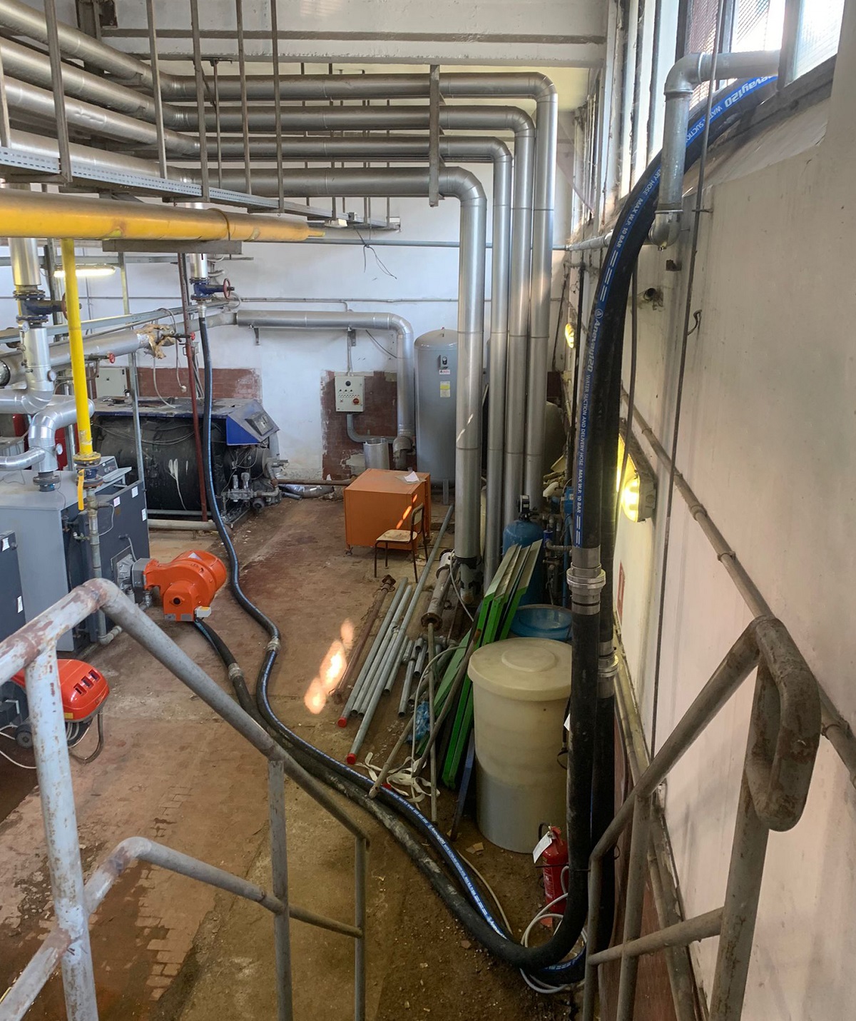 Caldaia a noleggio ripristina il riscaldamento in una scuola elementare