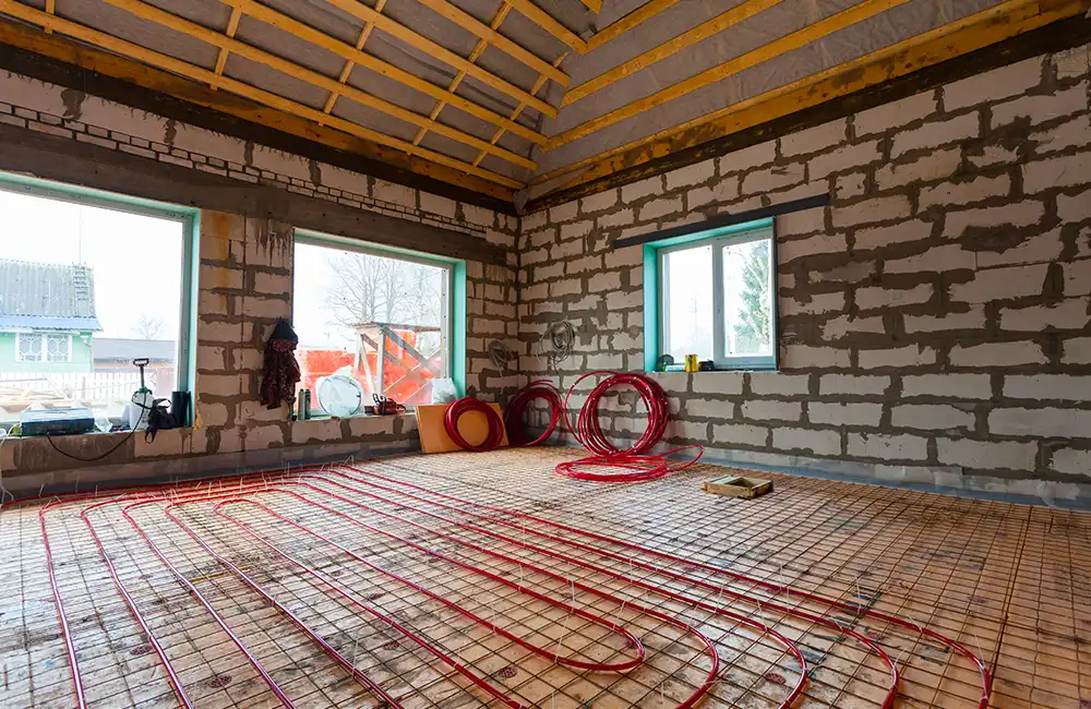Cantiere edile in inverno con temperature rigide: problemi per la posa e asciugatura del massetto